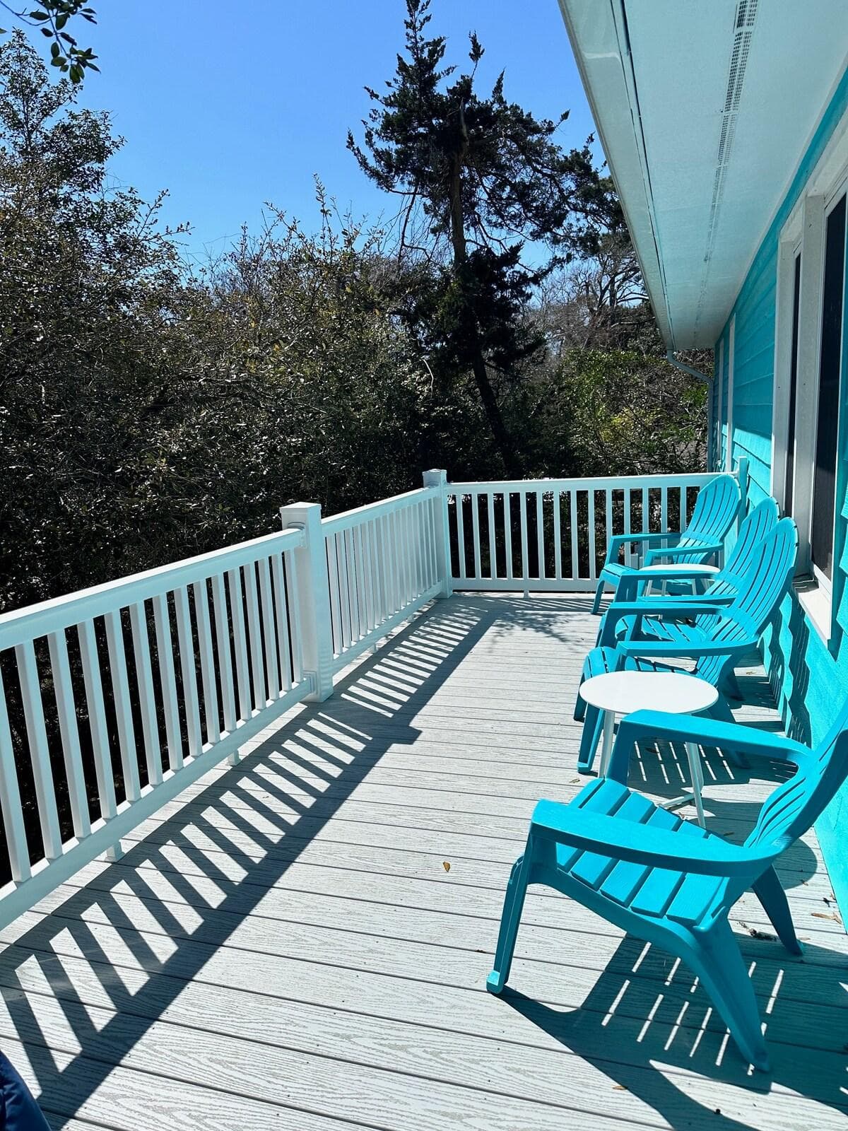 Listen to the waves in the privacy of the large back deck, surrounded by trees and birds. 